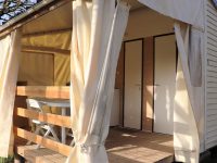 Een grote overdekte buiten ruimte